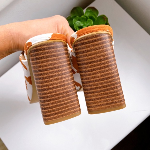 🍂 COW PRINT FAUX SUEDE STITCHED CHUNKY HEEL MULES - Picture 6 of 16